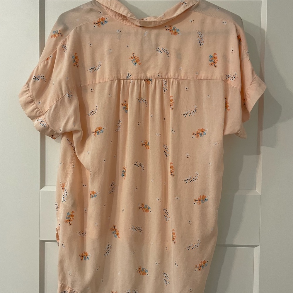 A New Day Peach Floral Blouse Size Medium Spring Top - Picture 10 of 10